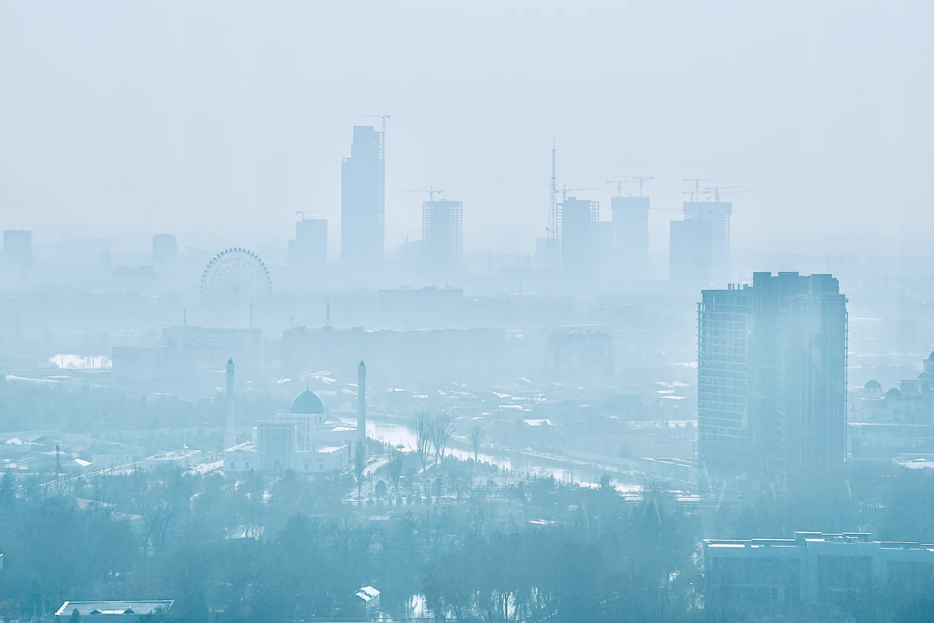 凤城瑞星炭素石墨电极产品技术参数与型号对比分析