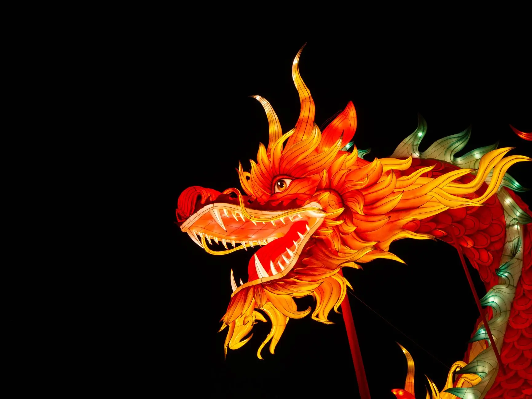 凤城瑞星炭素石墨电极在冶金炉窑中的应用与维护要点解析