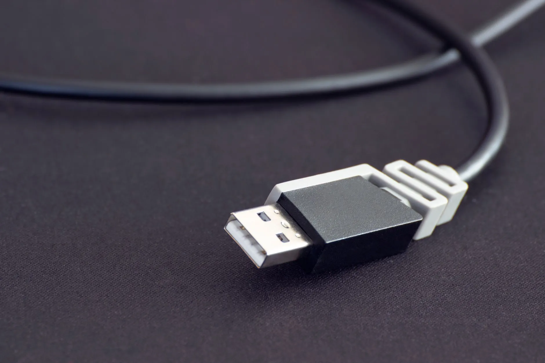 炭素制品在电炉炼钢中的应用优势及选型指南