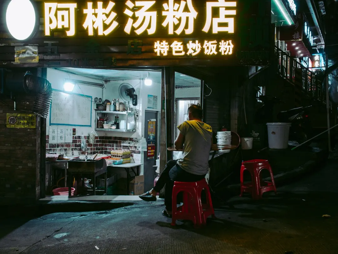 凤城瑞星炭素石墨电极在冶金行业的应用技术要点解析